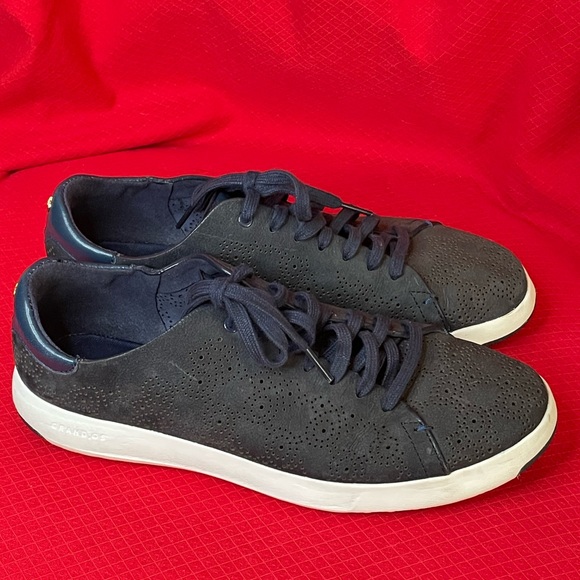 👟 Cole Haan Women’s Navy Blue Perforated Comfy Sneakers. Leather upper. 👟 - Picture 5 of 12